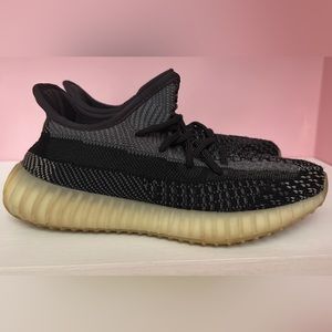 Adidas yeezy 350 boost carbon 
size Us 5